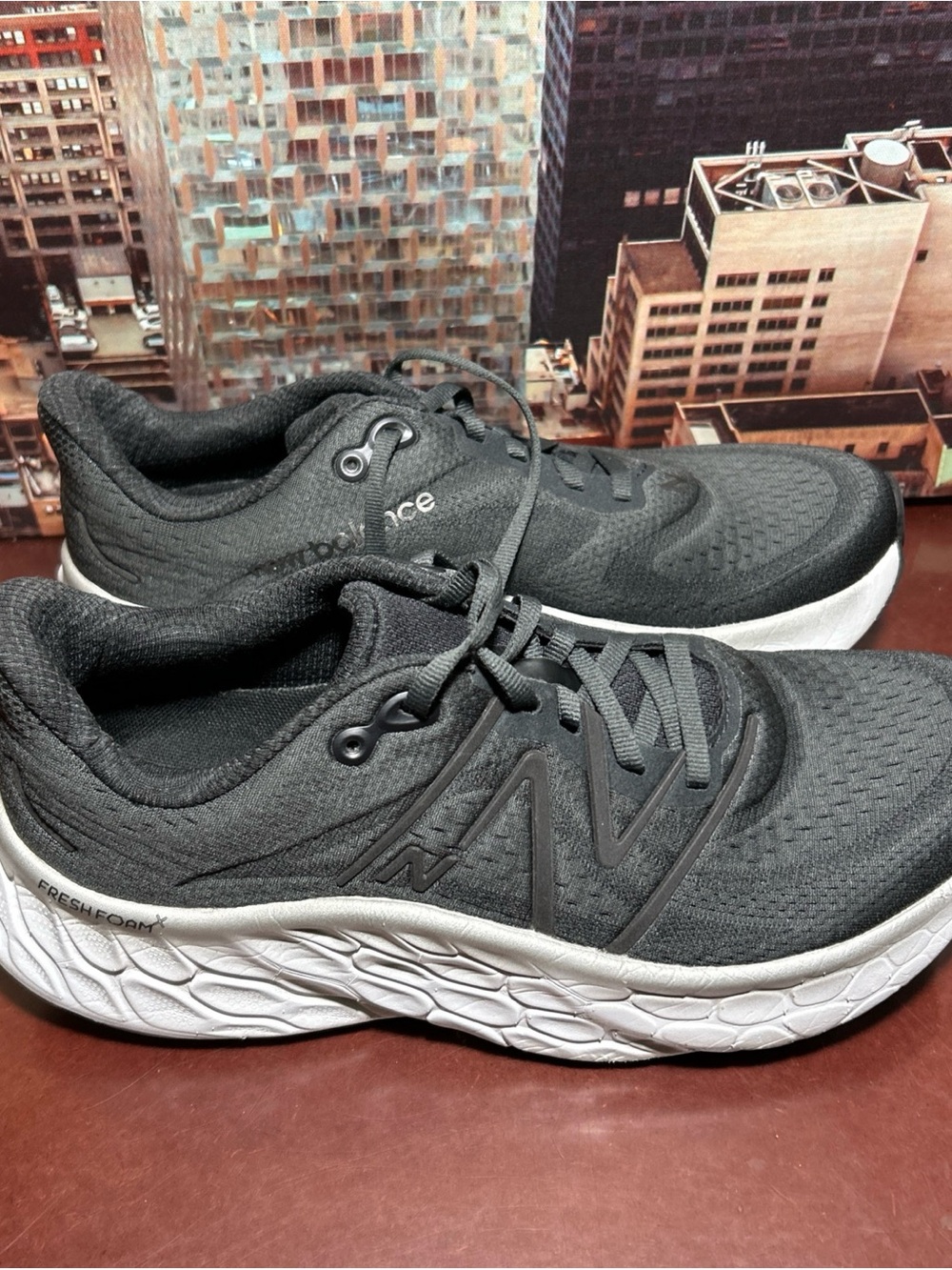 New Balance Men's Black and White Athletic Running Shoes